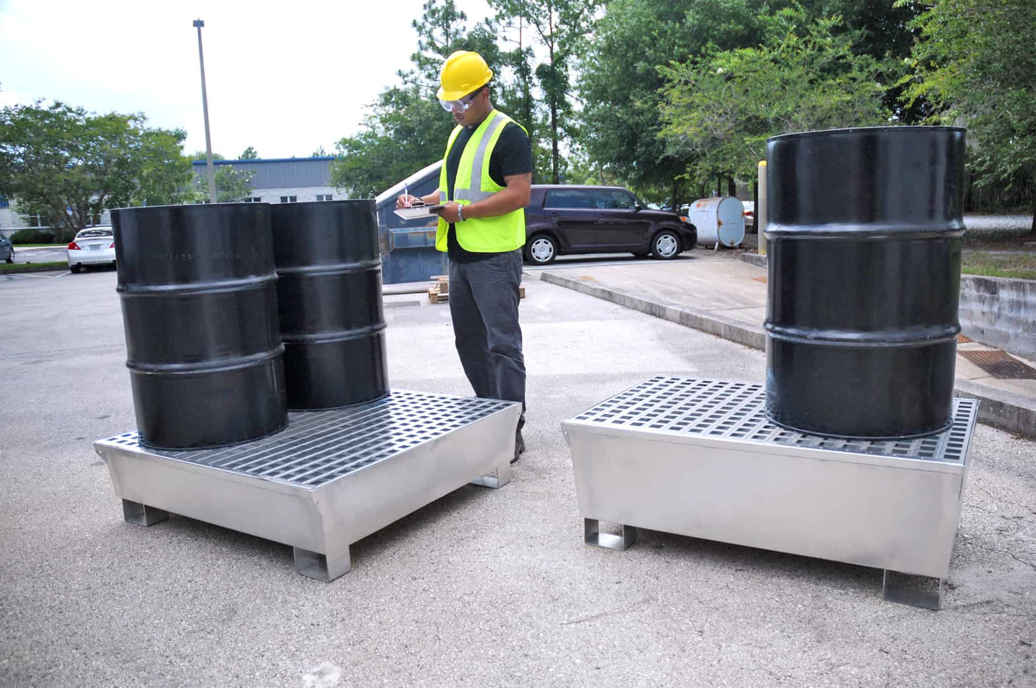 Spill Decks vs. Spill Pallets for 55Gallon Drums