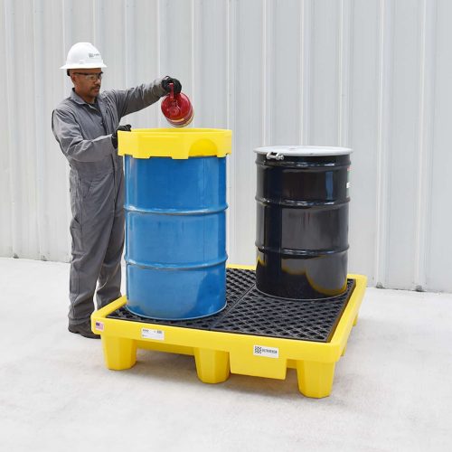 1000-1001_Spill Pallet_2 Drum_Man Pouring_1