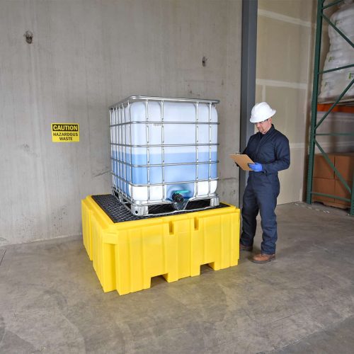 1157-1158_IBC Spill Pallet Plus_Man with Clipboard_2